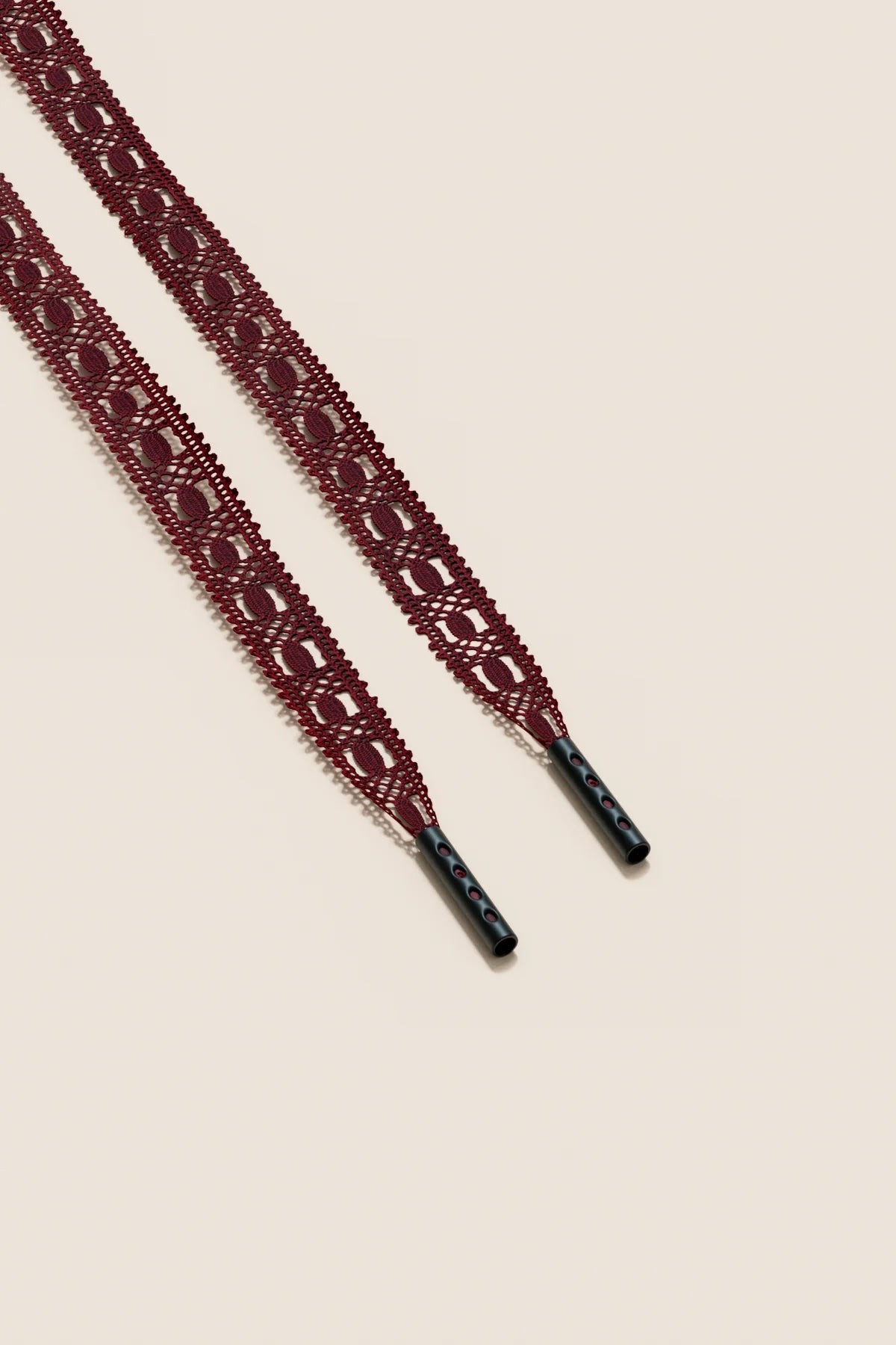 Senkels Bordeaux Crochet Shoelaces with Black Matte Aglets