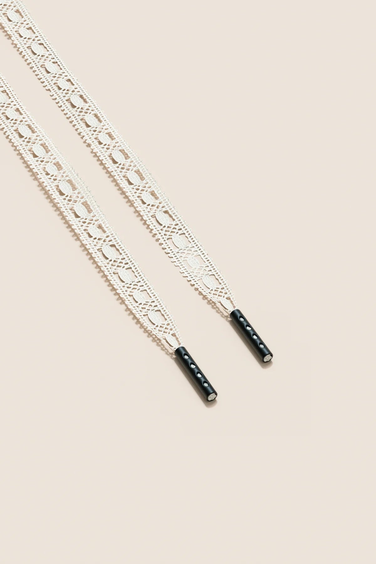 Senkels Cream Crochet Shoelaces with Black Matte Aglets